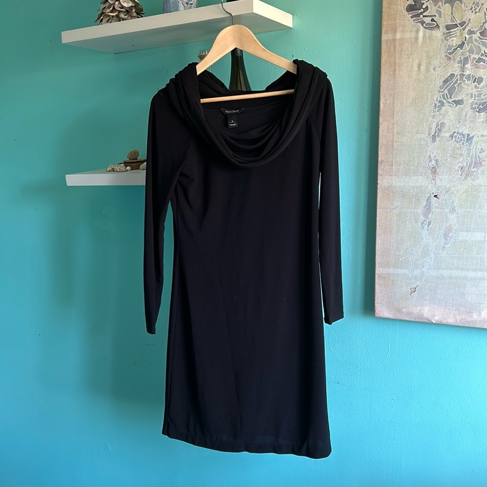 White House black market dress size small. Can be worn of the shoulders.